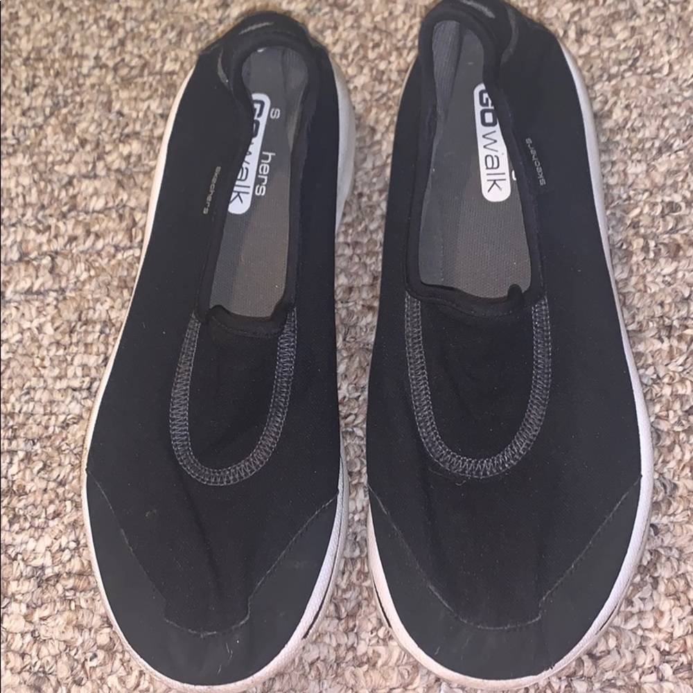 Sketchers go walk